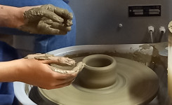 Seminario con la ceramica e l'uso del tornio