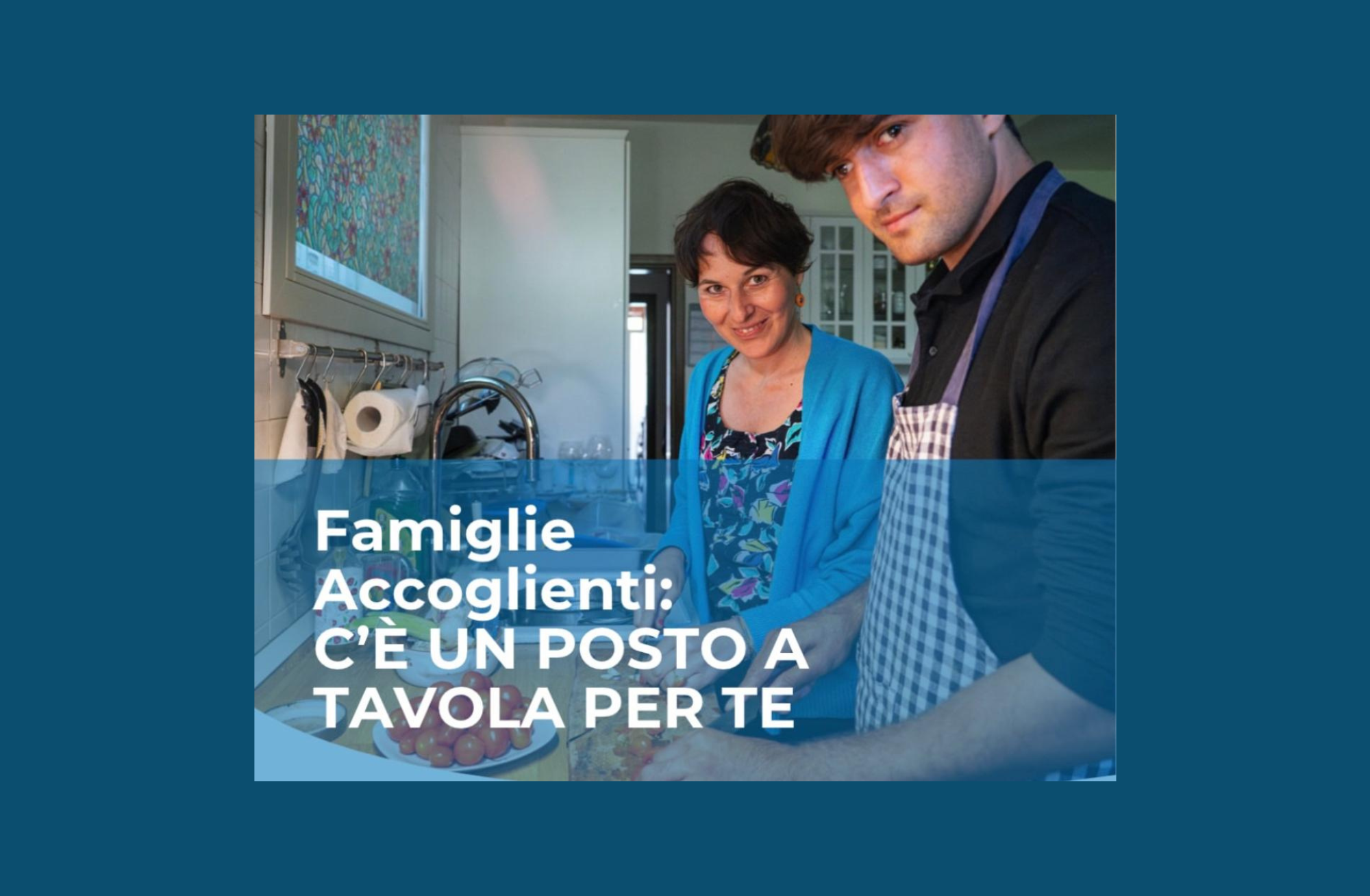 Foto di due persone che cucinano insieme